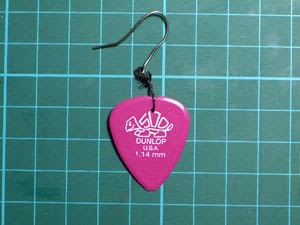 Medium guitarpick1