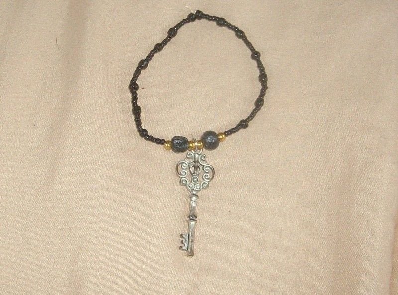 Key Bracelet · A Key Bracelet · Beadwork and Jewelry Making on Cut Out