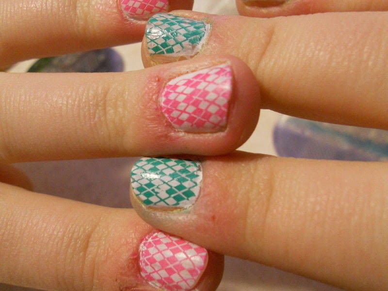 Pretty Preppy For You · How To Paint A Checkered Nail · Nail Painting