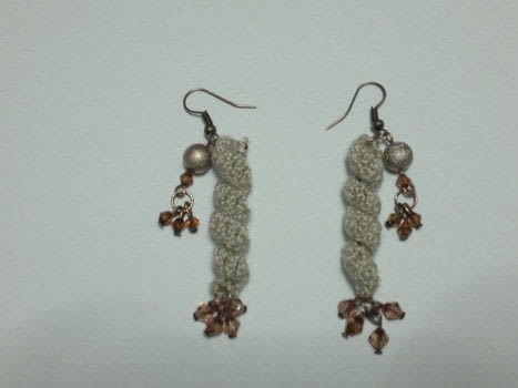 Spiral earring .  Stitch a pair of knit or crochet earrings in under 60 minutes by jewelrymaking with yarn, beads, and needle. Inspired by clothes & accessories. Creation posted by Nilüfer . Difficulty: Simple. Cost: Absolutley free.