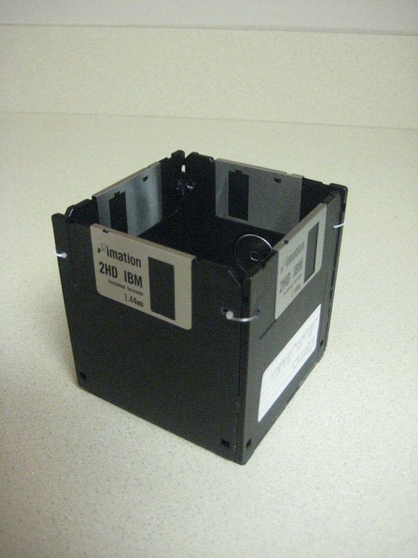 Upcycled Floppy Disks Box · A Floppy Disc Box · Construction on Cut