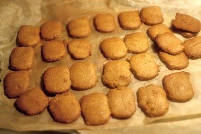 How to bake a sandwich cookie. Paddington Bear Marmalade Sandwich Cookies - Step 8