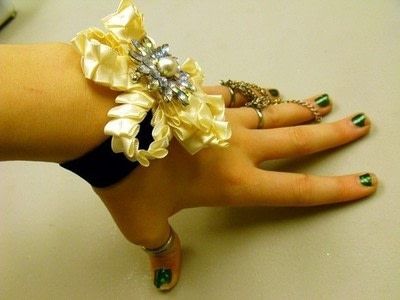 How to make a cuff earring. Gift Bow Cuff Bracelet - Step 15