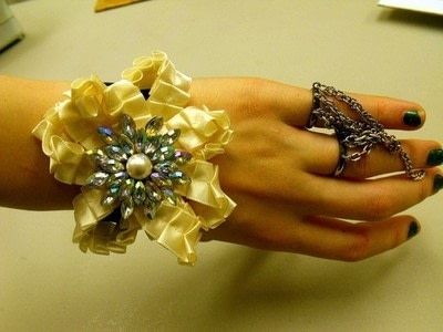 How to make a cuff earring. Gift Bow Cuff Bracelet - Step 16