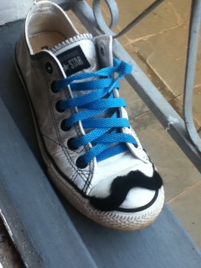 How to make a shoe. Mustache Converses!! - Step 4