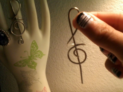 How to make a trebel clef wire ring. Treble Clef Ring  - Step 7