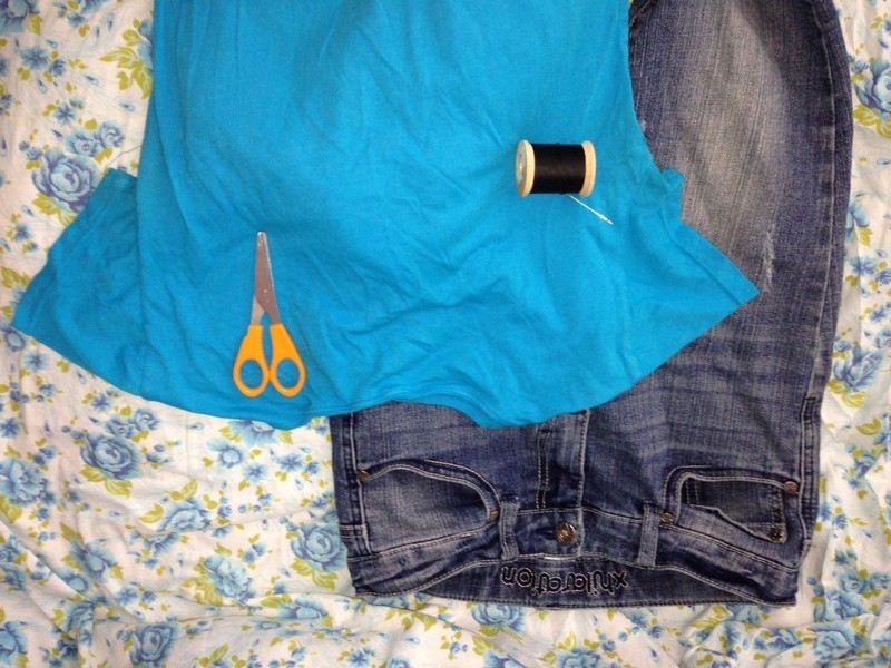 Turn Denim Jeans Into A Denim Bag · How To Sew A Denim Bag · Sewing on