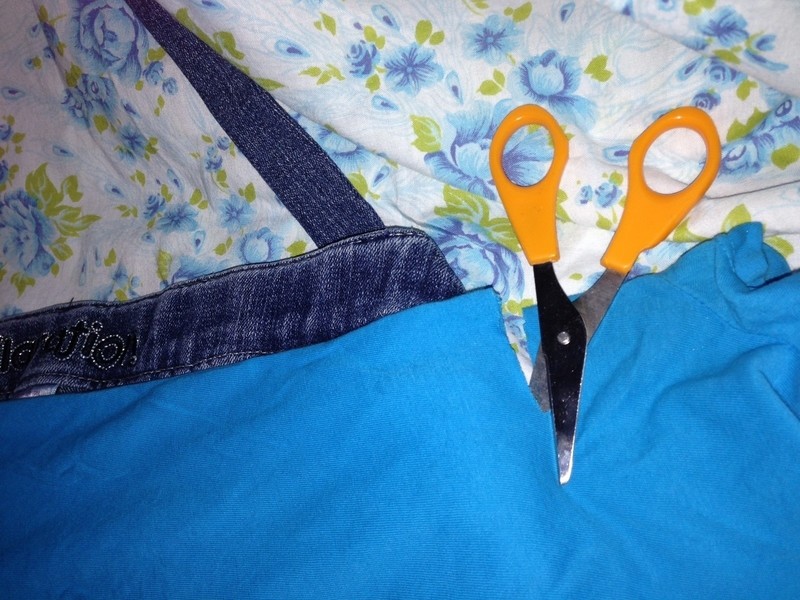 Turn Denim Jeans Into A Denim Bag · How To Sew A Denim Bag · Sewing on