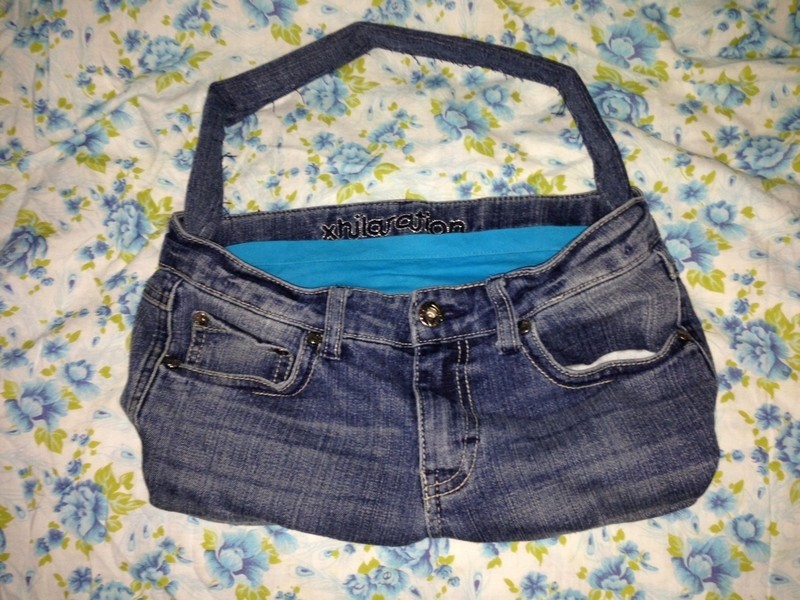Turn Denim Jeans Into A Denim Bag · How To Sew A Denim Bag · Sewing on